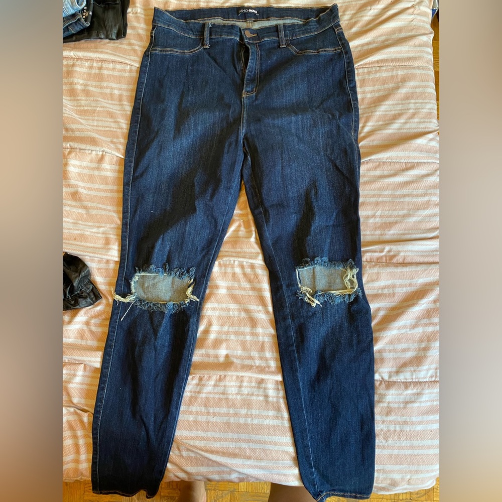 Dark blue ripped jeggings